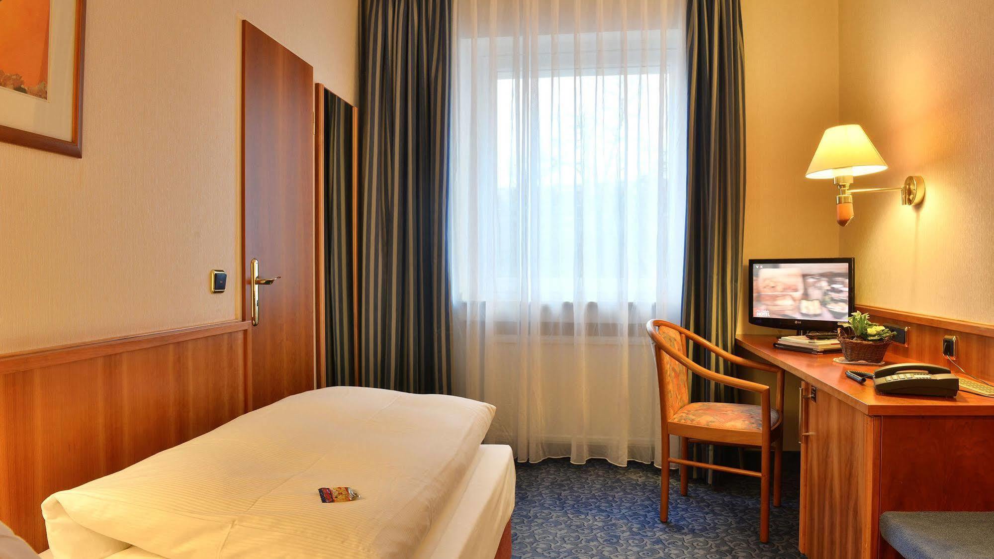 Hotel Ilbertz Garni Кельн Екстер'єр фото