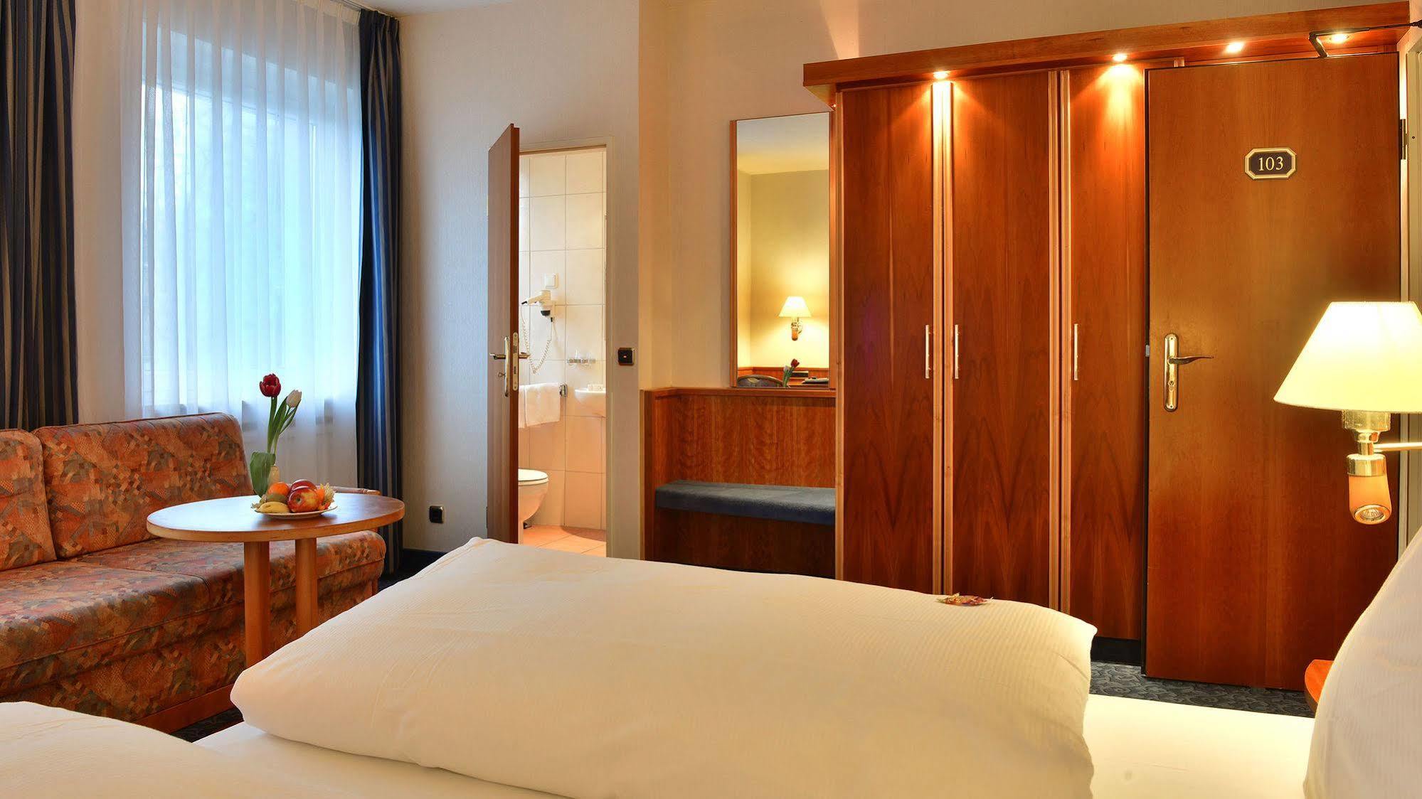 Hotel Ilbertz Garni Кельн Екстер'єр фото