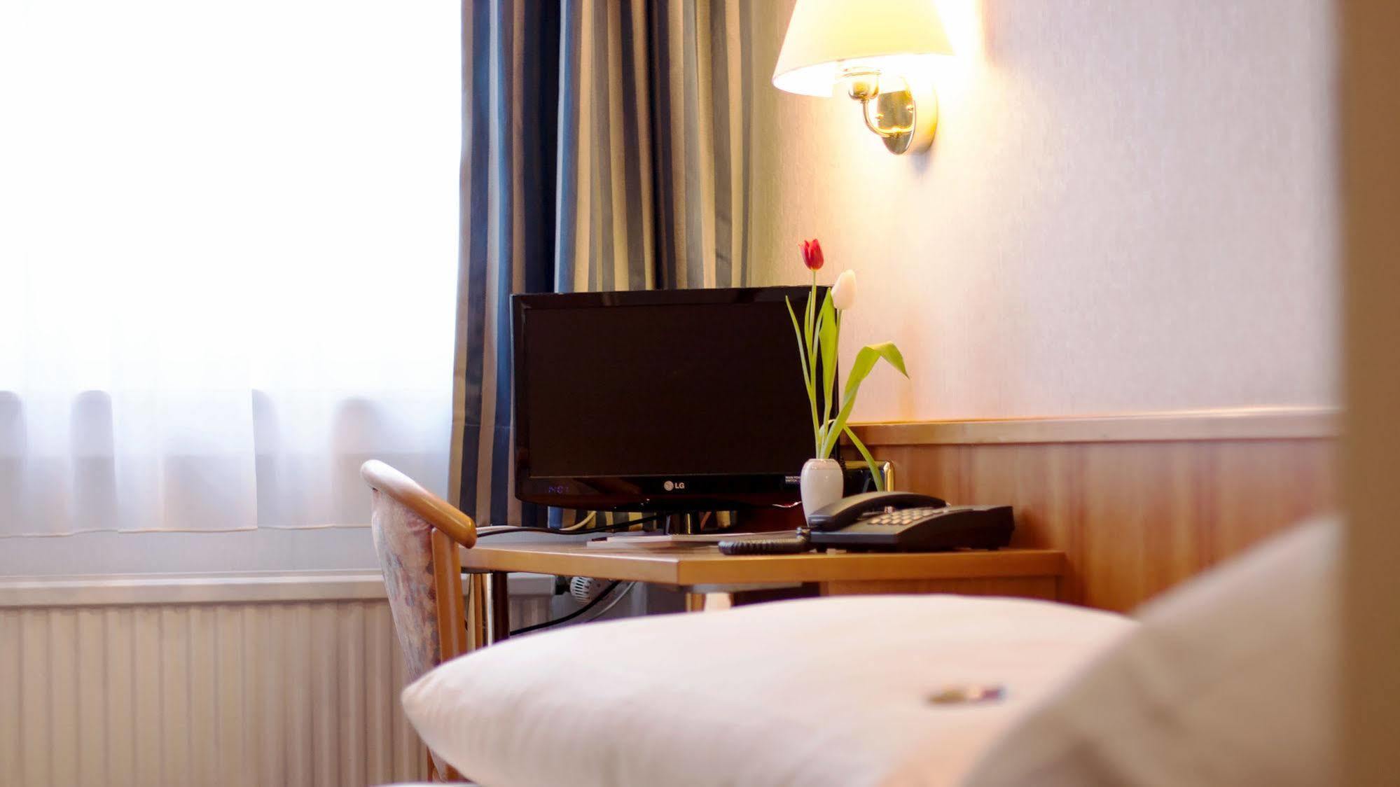 Hotel Ilbertz Garni Кельн Екстер'єр фото